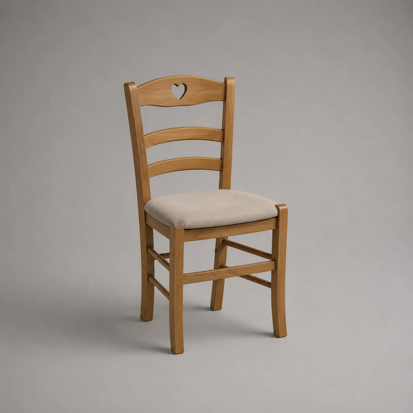 Eichenholzstuhl mit Herzform Rücklehne und Polstersitz Beige