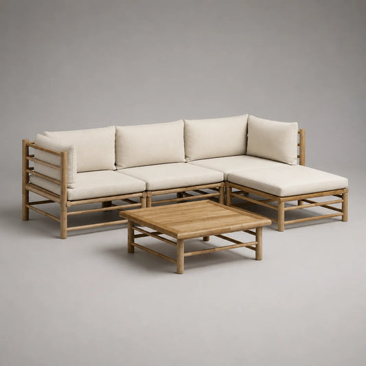 Modulares Gartensofa-Set aus Teakholz mit Tisch und beigen Kissen