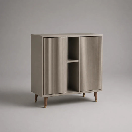 Holz Sideboard mit gerillten Türen und offenen Fächern, Beige